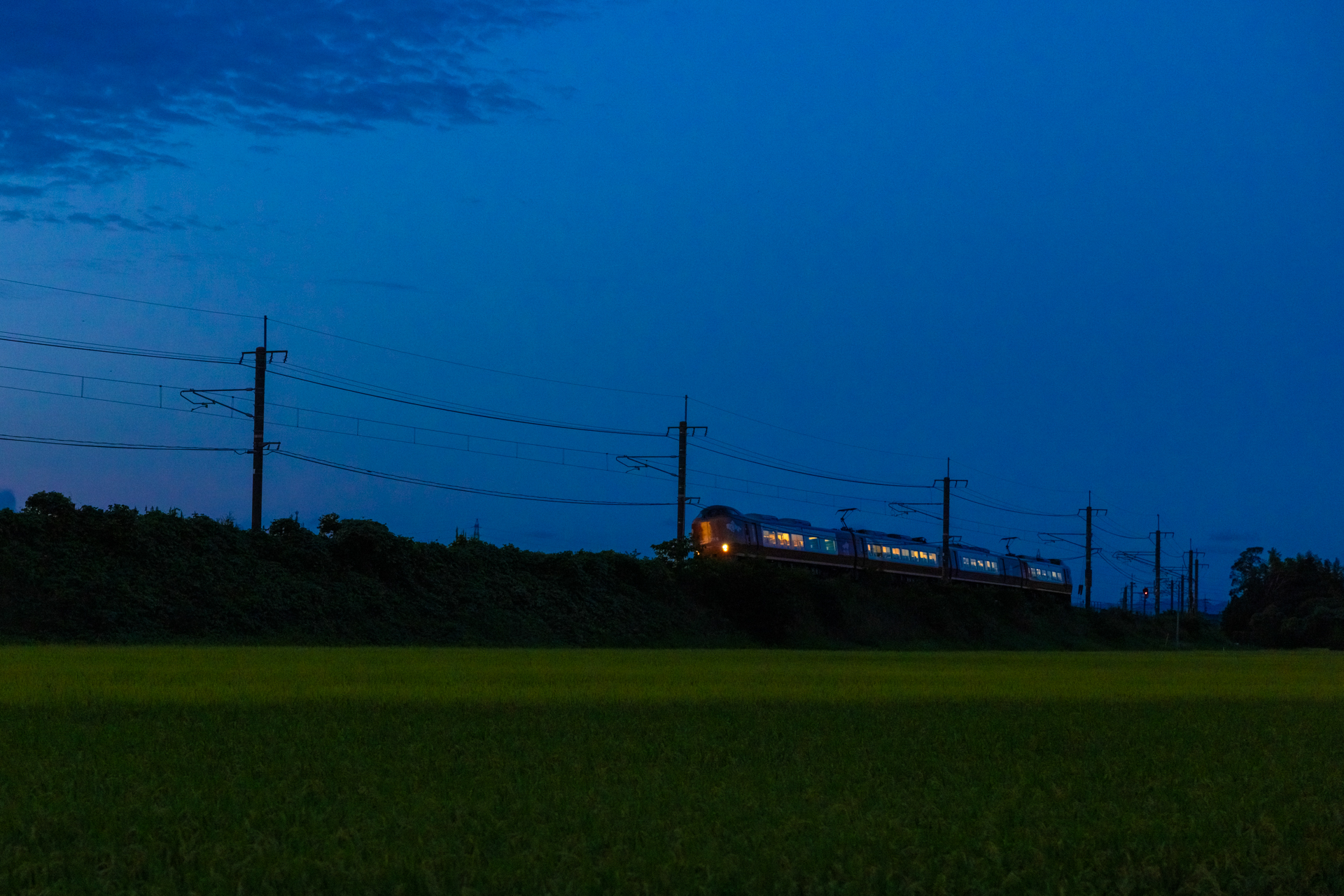 キヤノン EOS R5 Mark II／RF24-70mm F2.8 L IS USM／70mm／マニュアル露出（1/400秒、F4.0）／ISO 12800