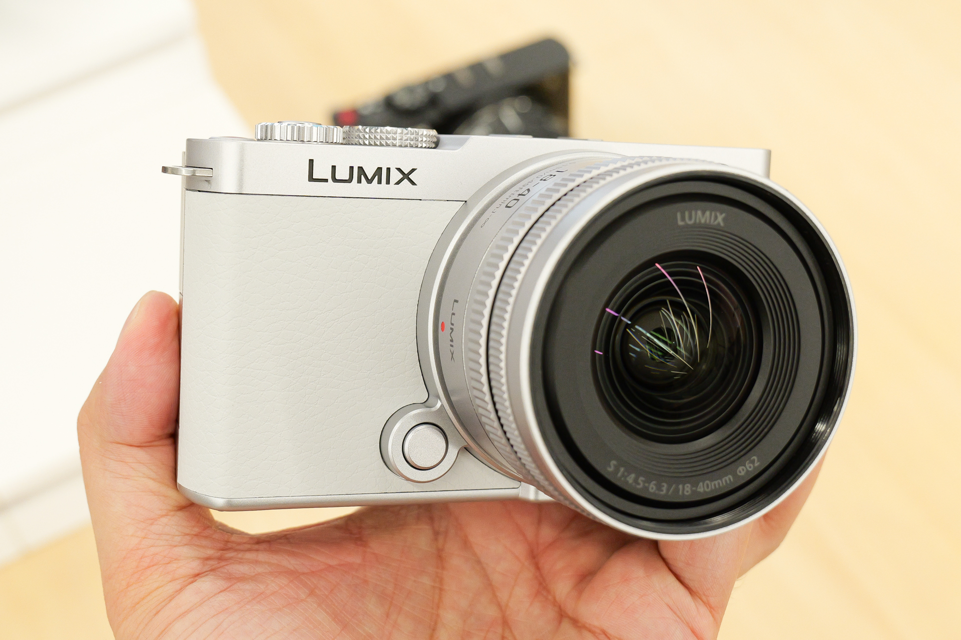 スモーキーホワイト