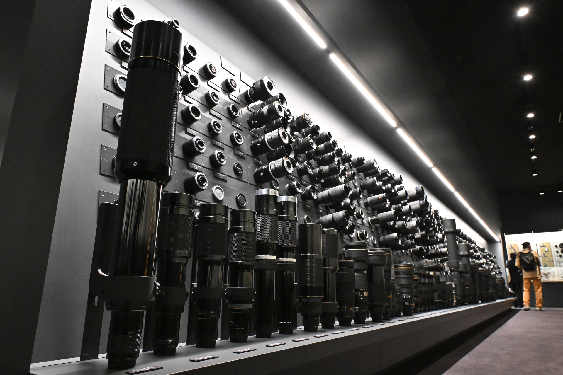 超望遠レンズなども展示される