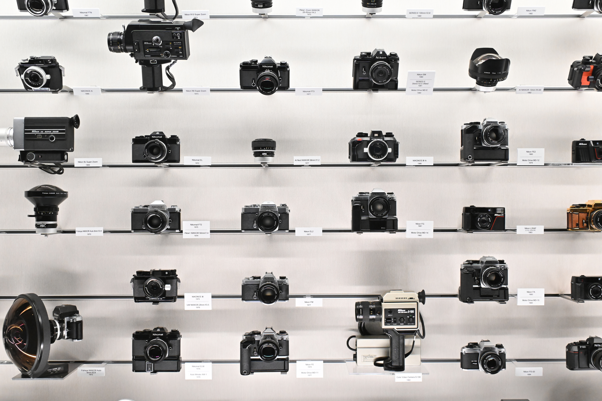 ニコンFMやニコンFEの姿も