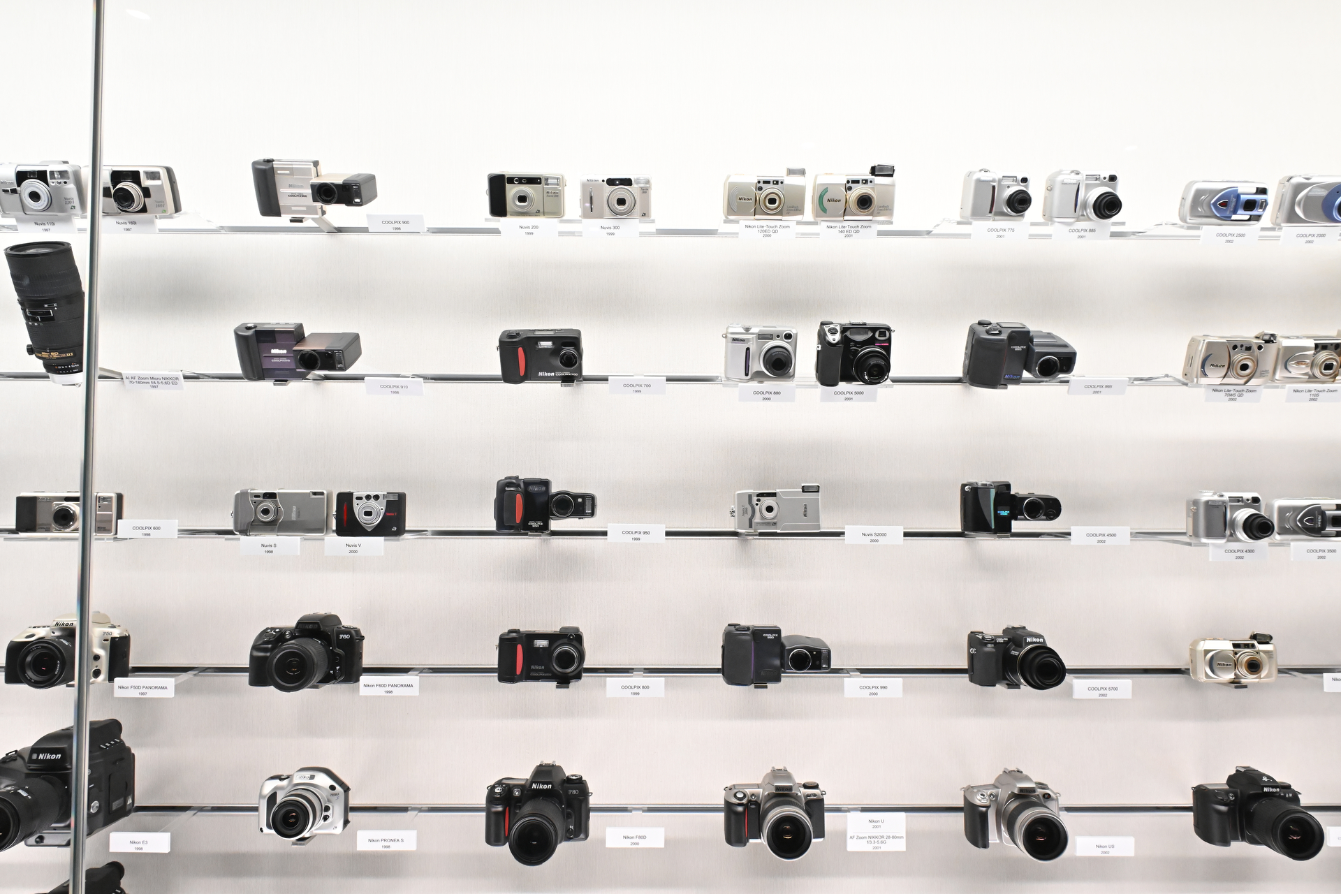 歴代COOLPIXの展示