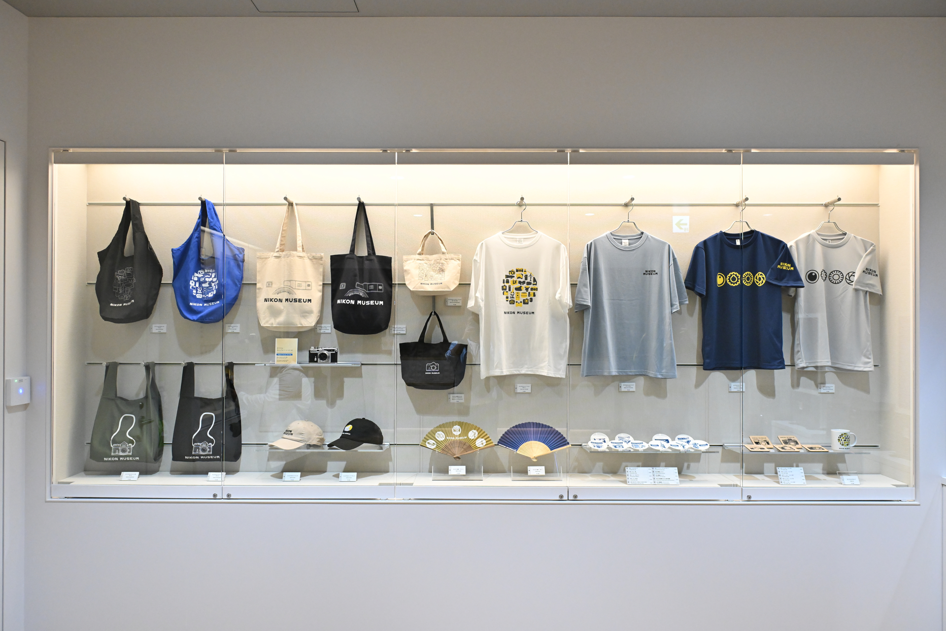 Tシャツとトートバッグなども用意する