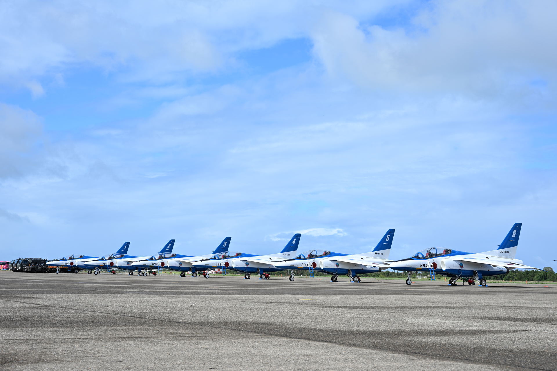 ブルーインパルスが使用しているT-4<br>ニコン Z6III／NIKKOR Z 24-120mm f/4 S／57mm／マニュアル露出（1/320秒、F8）／ISO 100／WB：オート