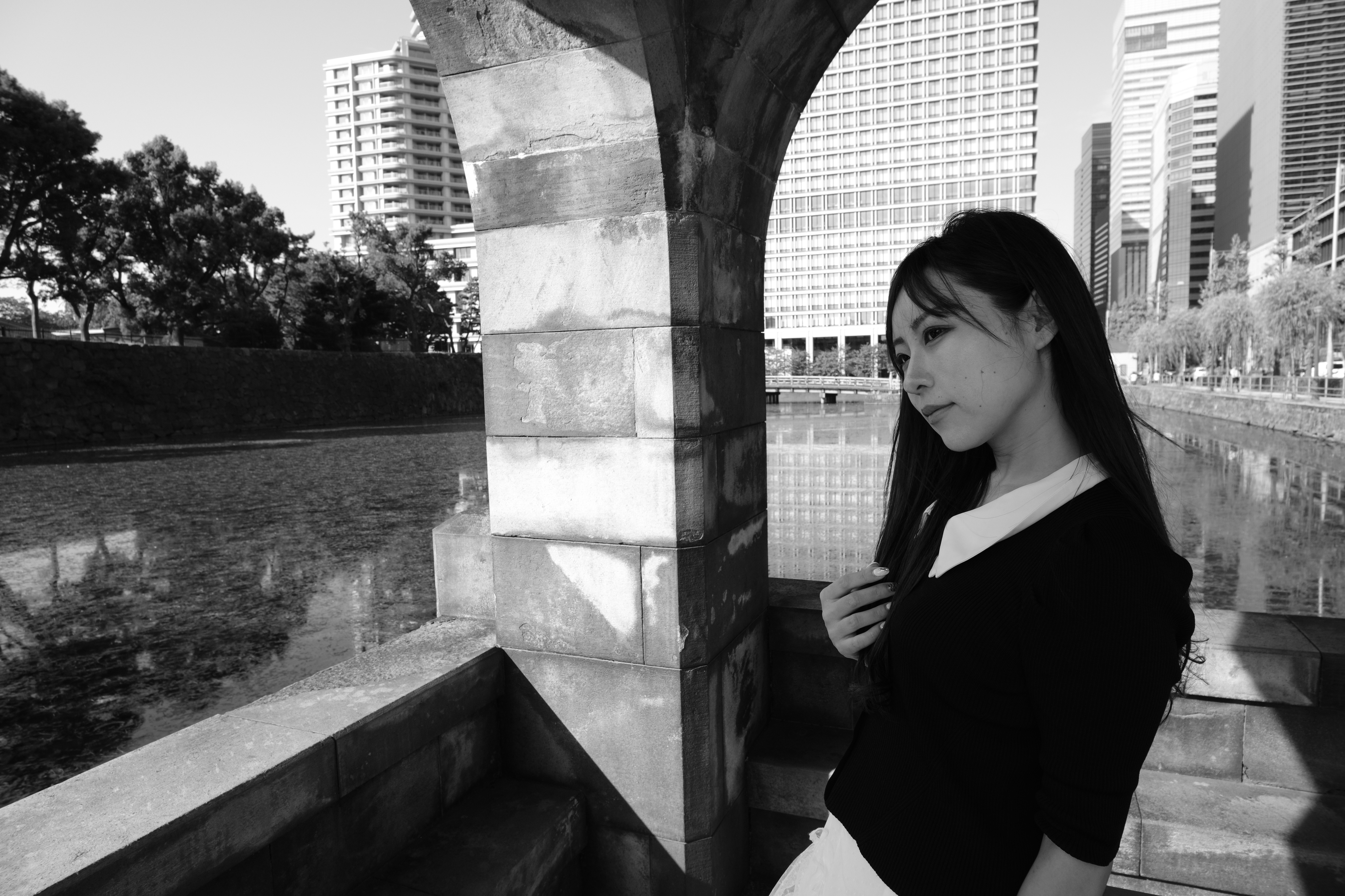 豊かなトーンで日常でも使いやすいモノクロのモードだ<br><span class="fnt-85">X-M5／XC15-45mmF3.5-5.6 OIS PZ／15mm（23mm相当）／マニュアル露出（1/160秒、F6.4）／ISO 160／WB：オート／フィルムシミュレーション：ACROS</span>