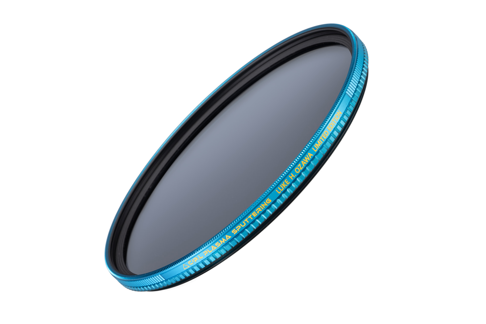 <span class="fnt-110"><b>C-P.L PLASMA SPUTTERING LUKE H. OZAWA LIMITED EDITION</b></span><br>発売予定日：2024年11月1日<br>実勢価格：2万9,400円前後（67mm）、3万580円前後（72mm）、3万2,780円前後（77mm）、3万6,080円前後（82mm）<br><span class="fnt-85">※4サイズ合計で700枚 限定</span>