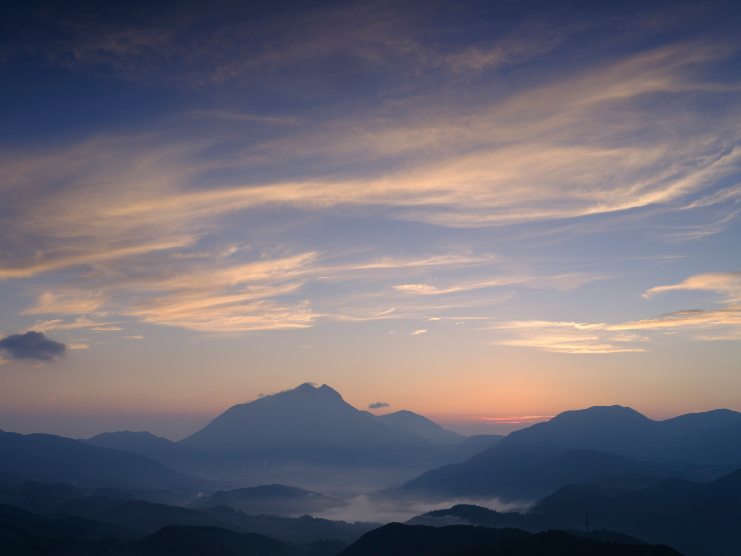 <span class="fnt-85">FUJIFILM GFX100S II／GF45-100mmF4 R LM OIS WR／45mm（36mm相当）／マニュアル露出（F16、1/10秒）／ISO 400／WB：晴れ</span>