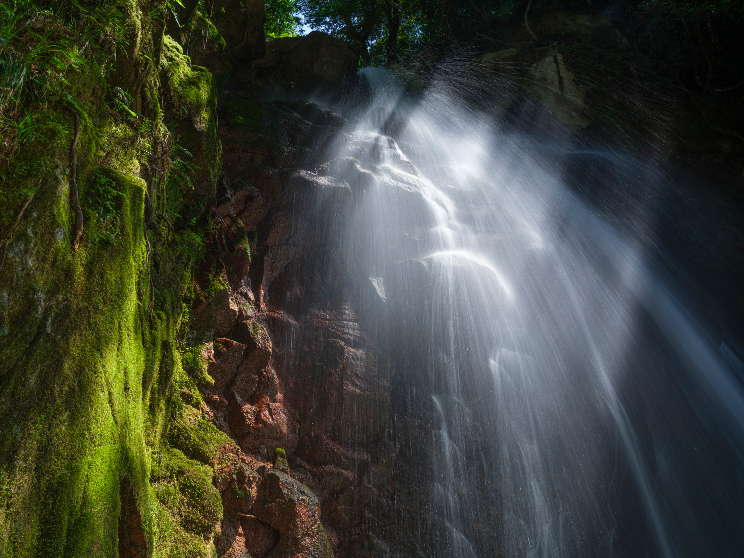 <span class="fnt-85">FUJIFILM GFX100S II／GF32-64mmF4 R LM WR／32mm（25mm相当）／マニュアル露出（F16、1/3秒）／ISO 200／WB：晴れ</span>