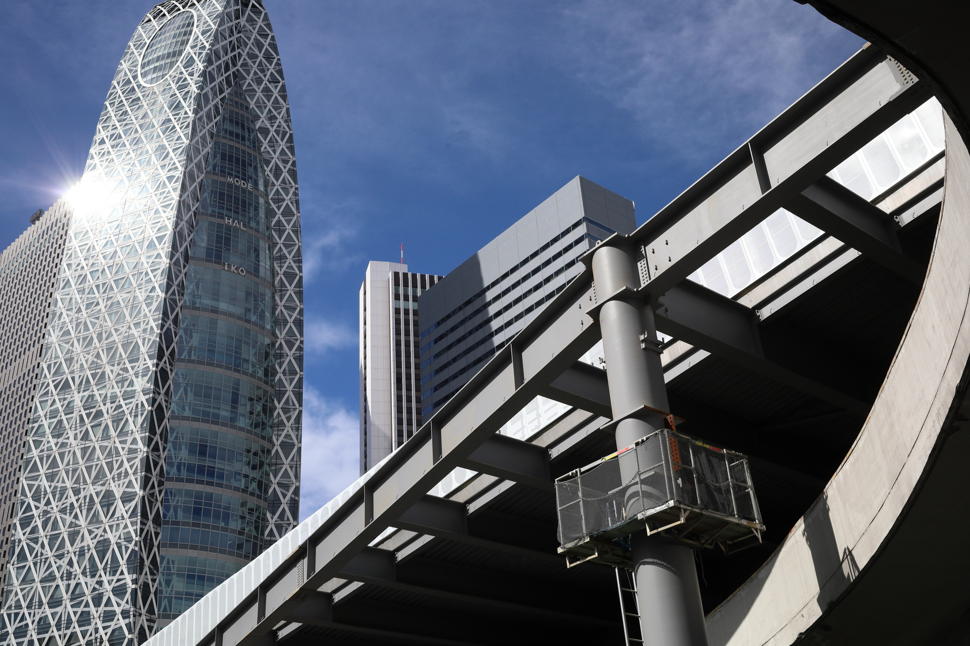 RFレンズが買えない筆者はコントロールリングつきのマウントアダプターで各種EFレンズを装着して活用しております。動作に関してのストレスはありませんし、デジタルレンズオプティマイザも使えますので安心です。<br><span class="fnt-85">キヤノン EOS RP／EF40mm F2.8 STM／プログラムAE（1/1,250秒、F11、−0.3EV）／ISO 400</span>