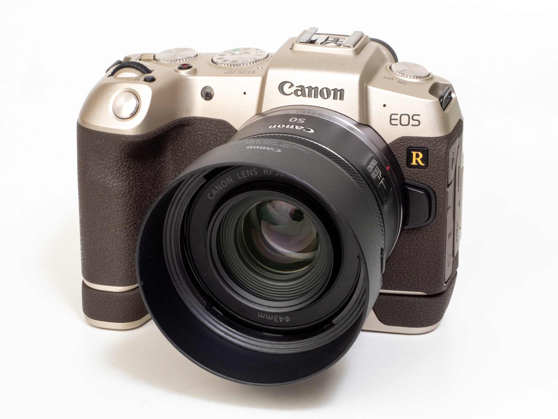 ボディカラーがゴールドで貼り革が明るいブラウンというのも悪くないですね。汚れづらいし。ただ特別に高級な感じもしませんがチープでもないという。女子はカワイイとか言ってくれますかねえ（期待）。