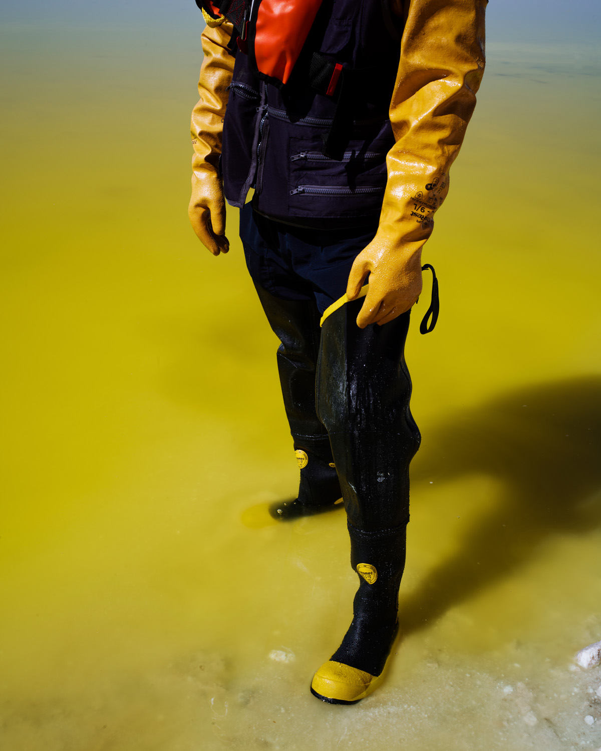 Davide Monteleone<br>Worker collecting samples from a lithium pond, Albemarle Facility, Chile 2023<br>from the series Critical Minerals – Geography of Energy<br>© Davide Monteleone/LOBA 2024