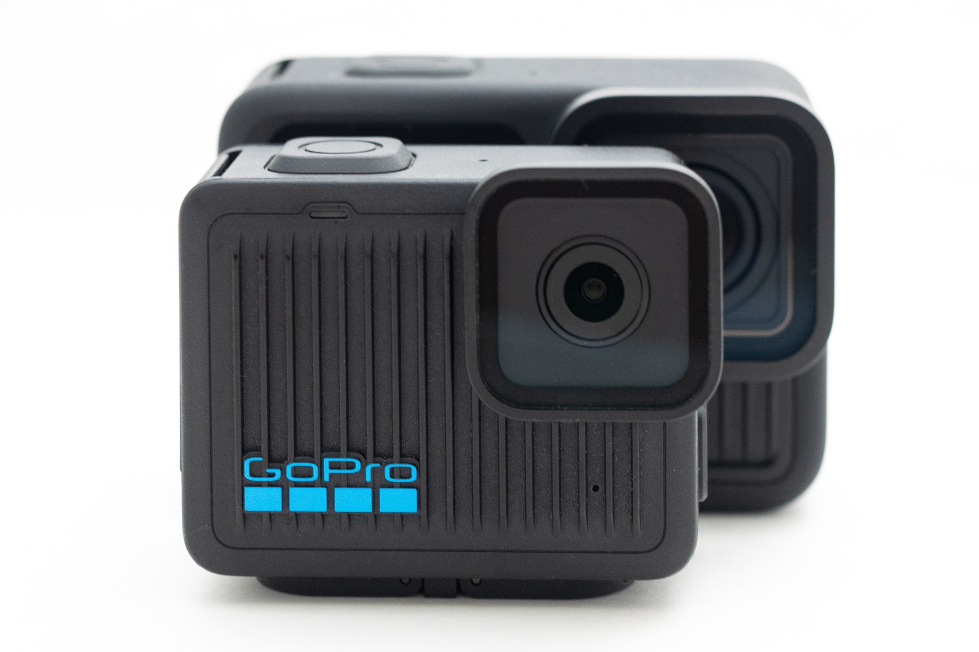 手前がHEROで奥がHERO13。2台を並べるとHEROの小ささが際立つ