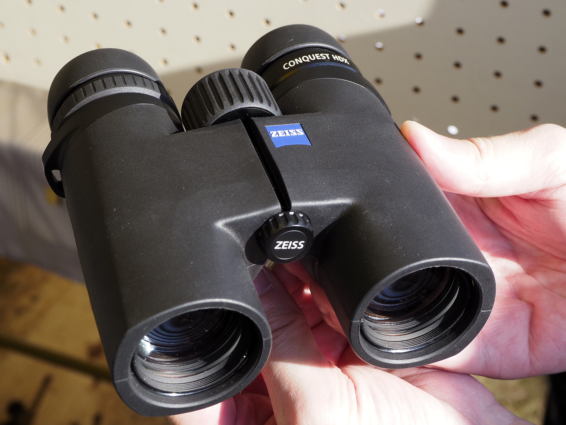 ZEISSブランドのオールラウンダー双眼鏡「Conquest HDX」シリーズも並ぶ。アルミニウム素材を使用する「Conquest HD」と比較して、最大10％の軽量化が図られているという