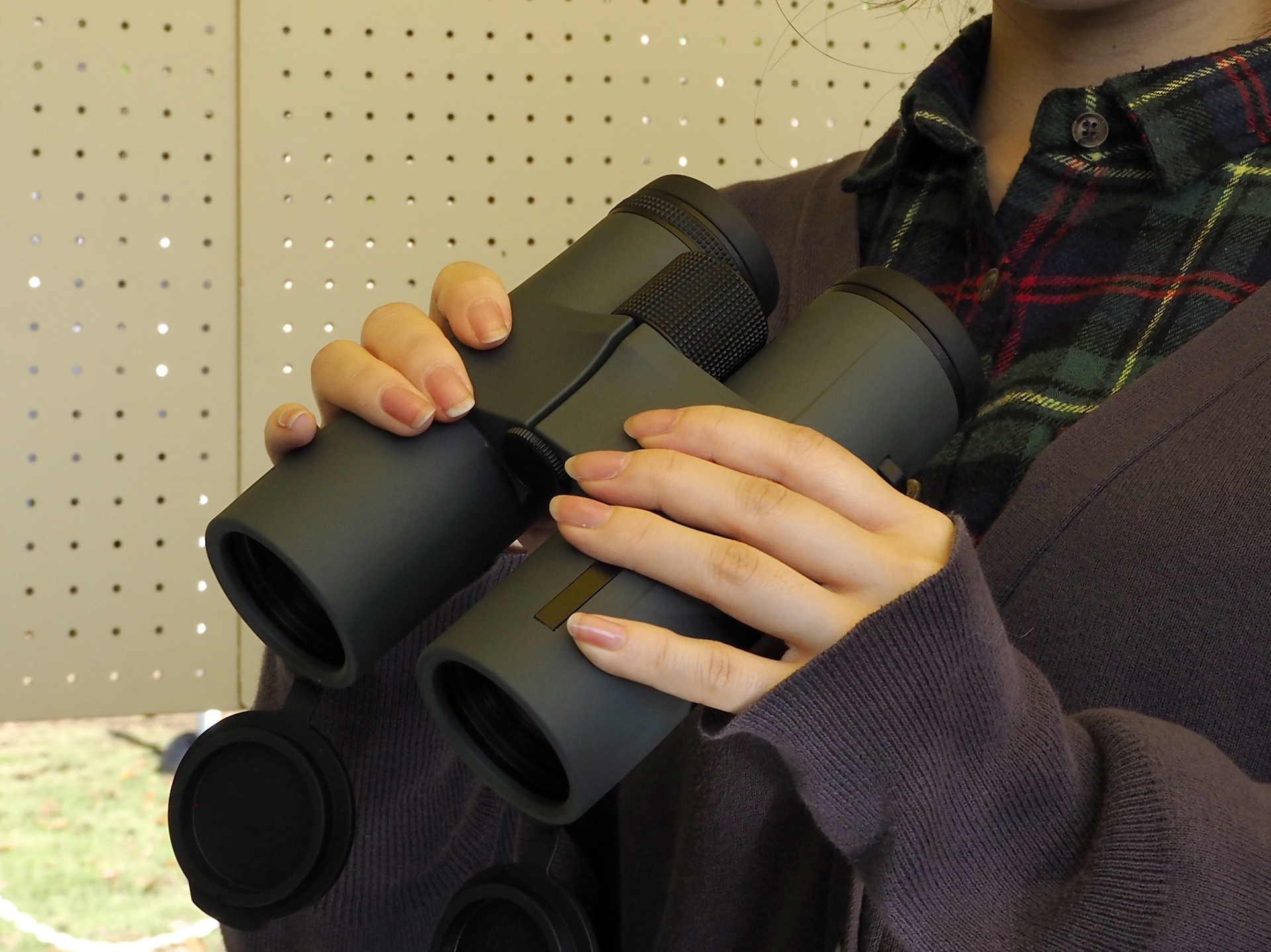 参考出展の新型広角ダハ双眼鏡の中で、実視界が最も広い9.1°の8×42ED