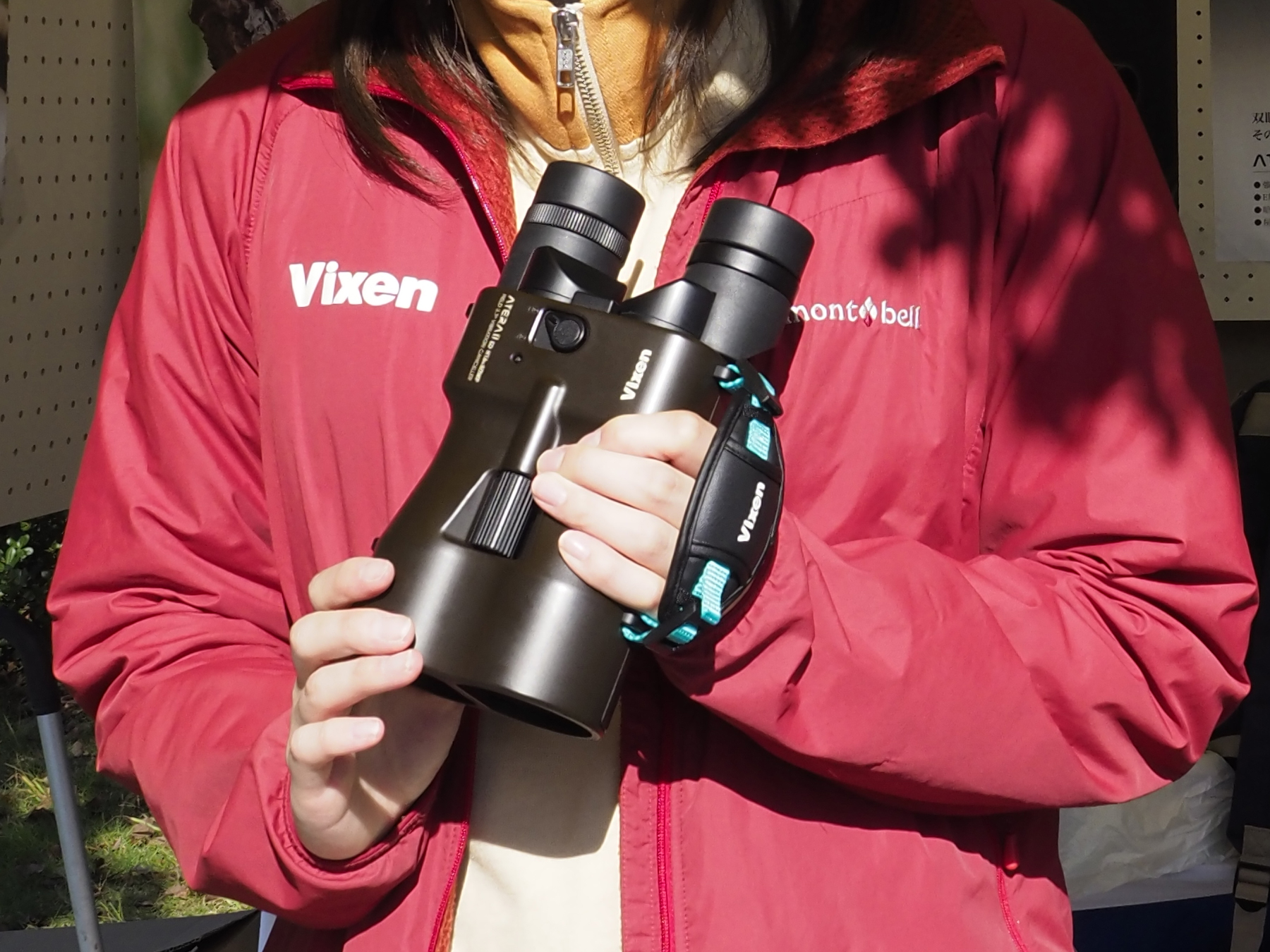 8月23日に発売した防振双眼鏡「ATERAII ED H16×50WP」