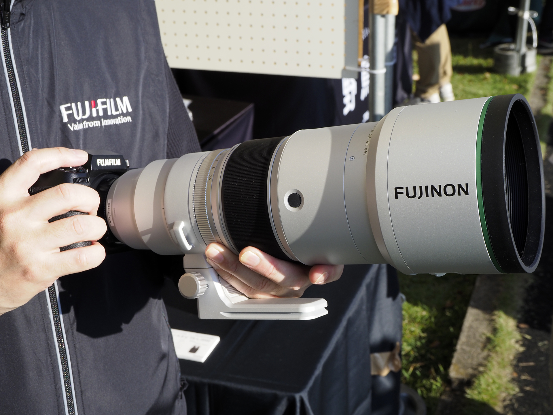 “野鳥撮影にはコレです”と紹介されたのが、初公開の「フジノンレンズ XF500mmF5.6 R LM OIS WR」