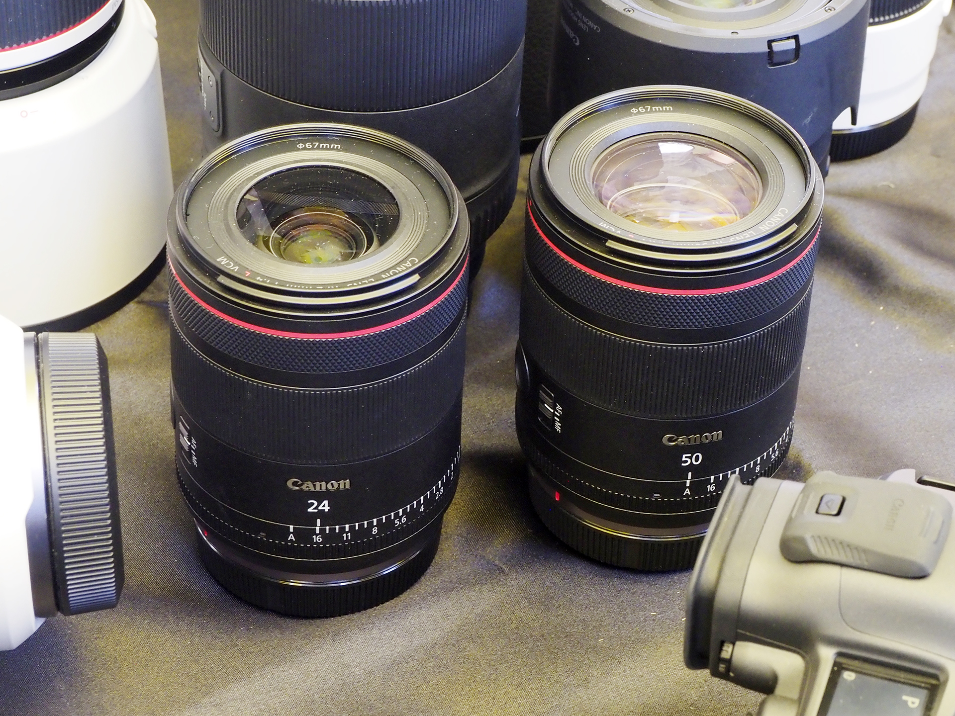 左から「RF24mm F1.4 L VCM」「RF50mm F1.4 L VCM」