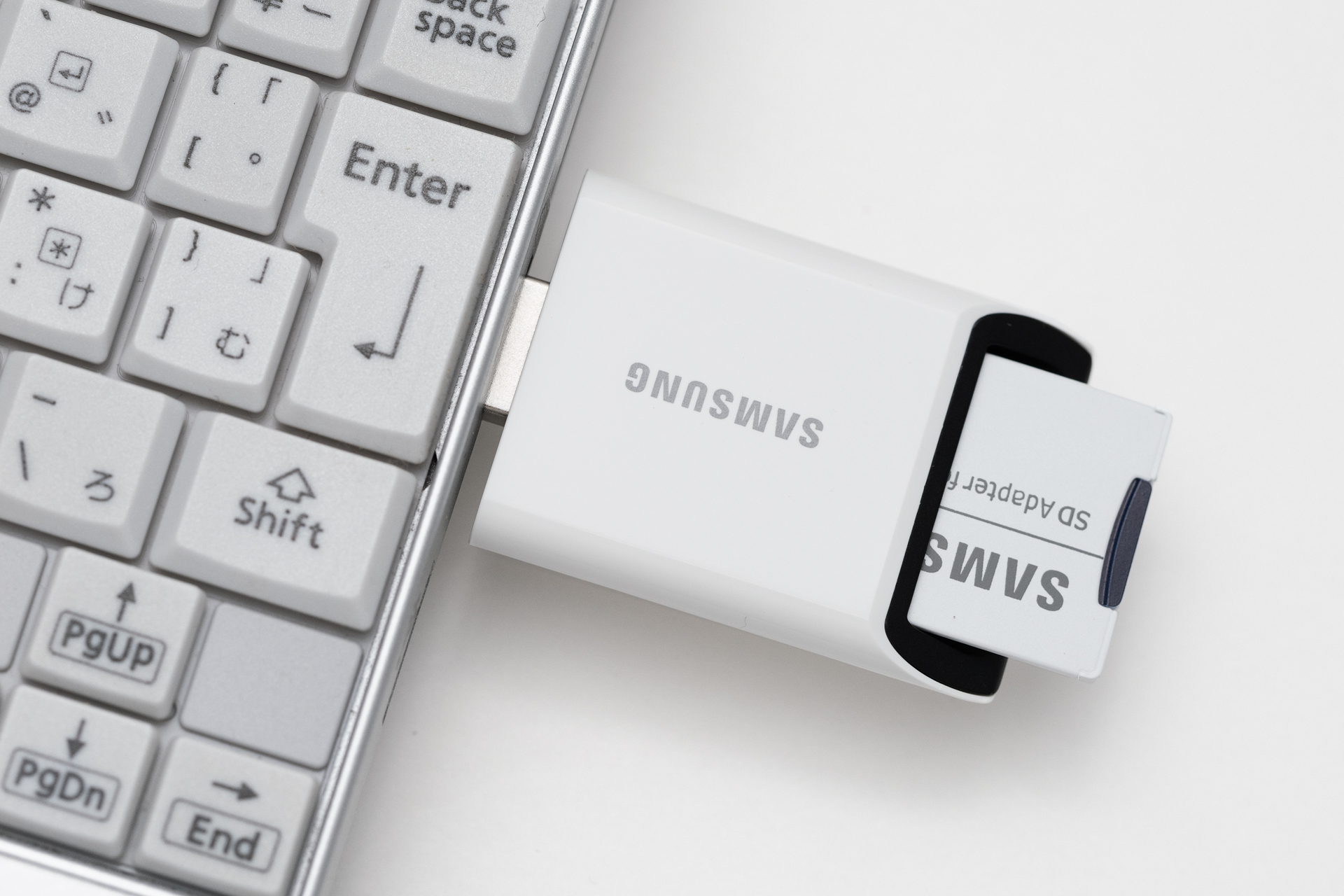 メモリーカードとカードリーダーをSamsung製で揃えることで、高速なPRO Ultimateの性能を発揮できるようになる、メモリーカードとカードリーダーは組み合わせにより速度に違いが出るので、相性がよい純正同士が手軽で確実