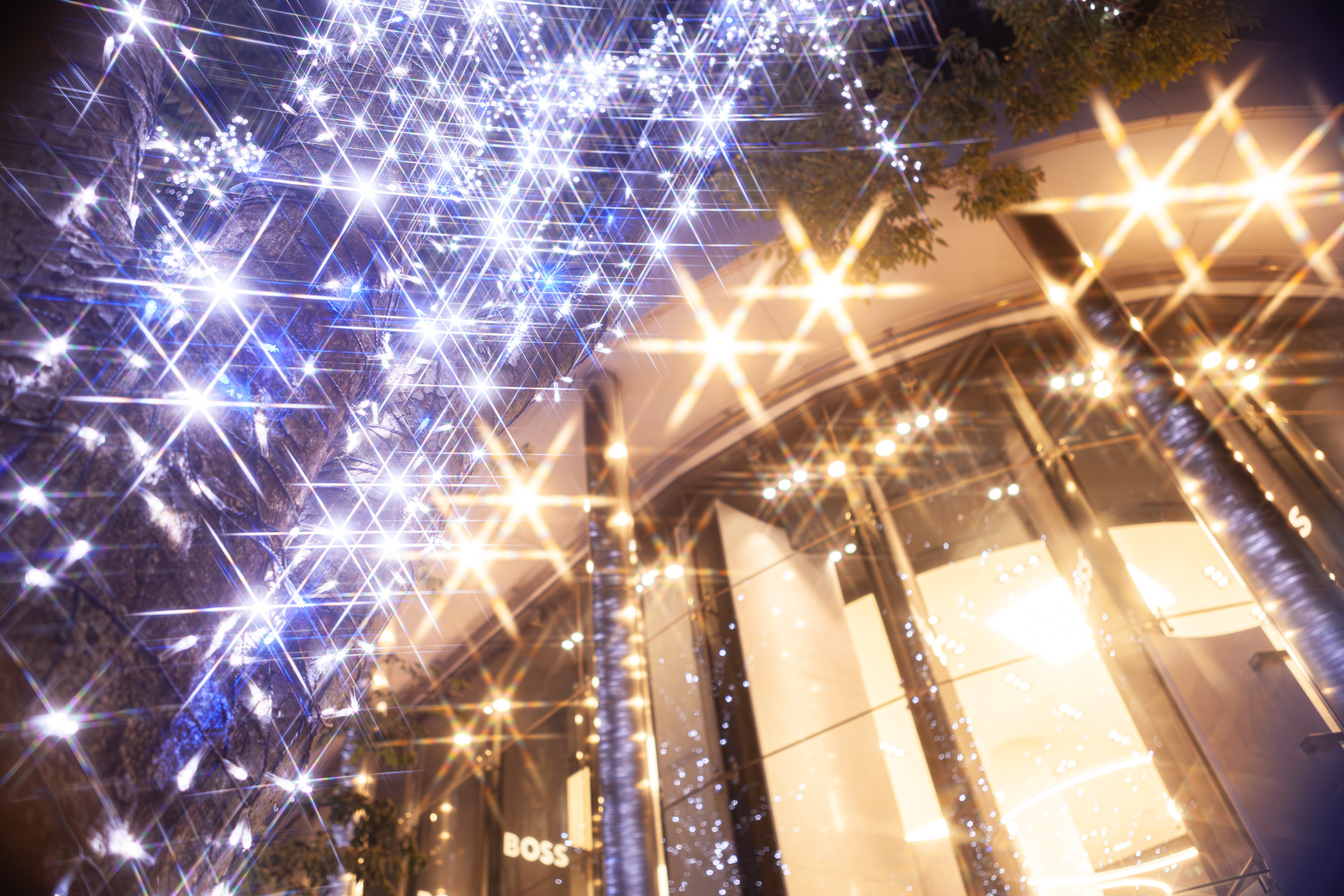 近隣の商業施設と