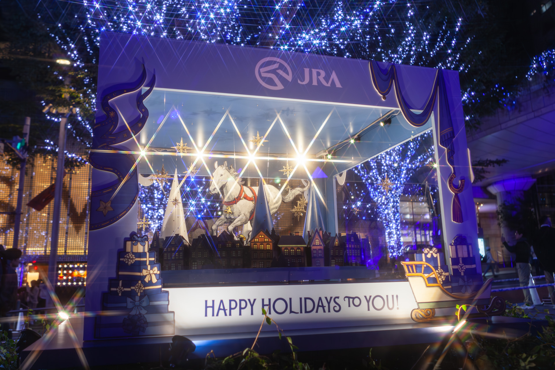 協賛しているJRA（日本中央競馬会）のオブジェも展示