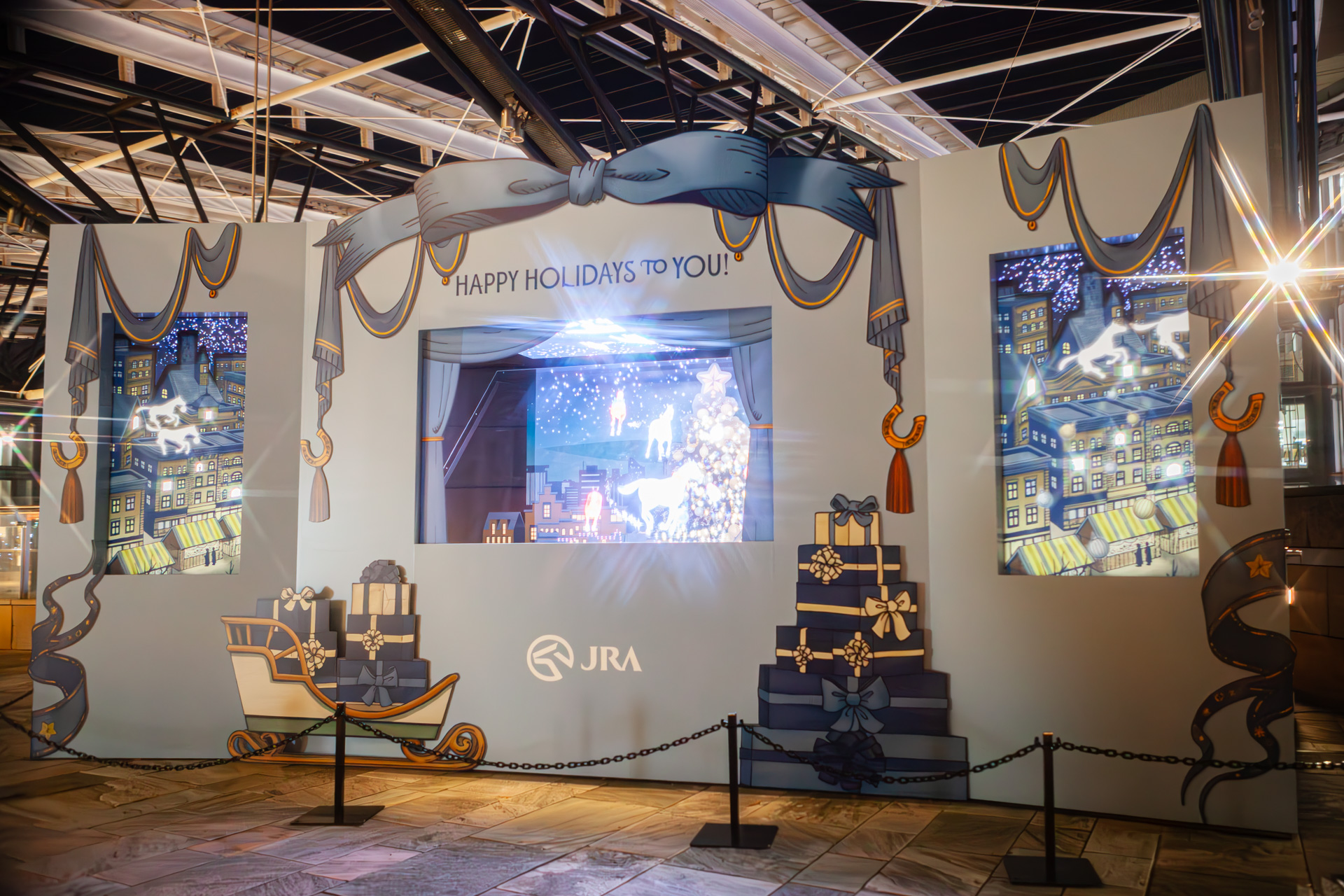 けやき坂連絡ブリッジにはJRAコラボの3D映像ボックスも登場