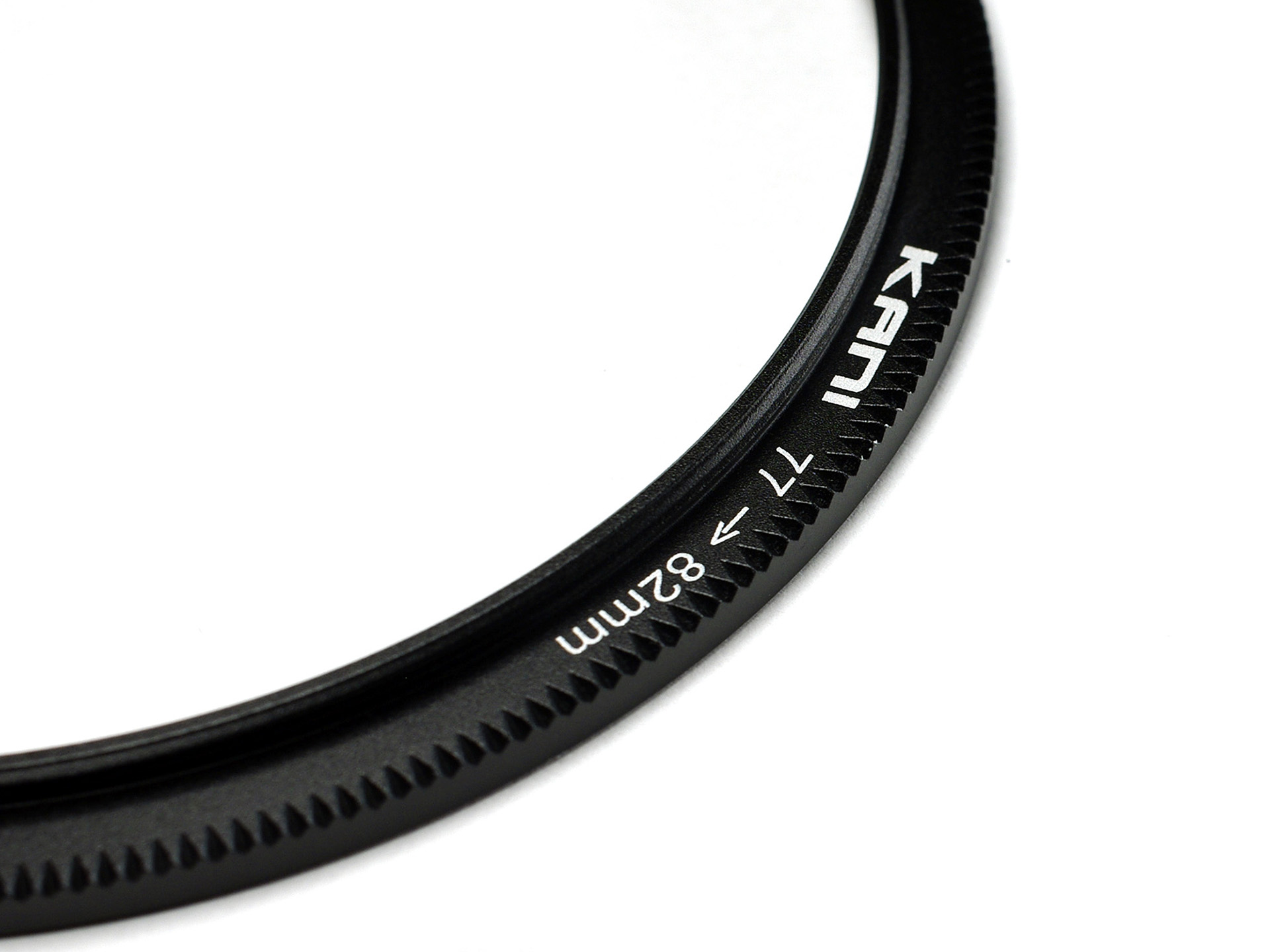 外周部のローレット加工（各サイズ共有仕様、写真は77-82mm ステップアップリング）