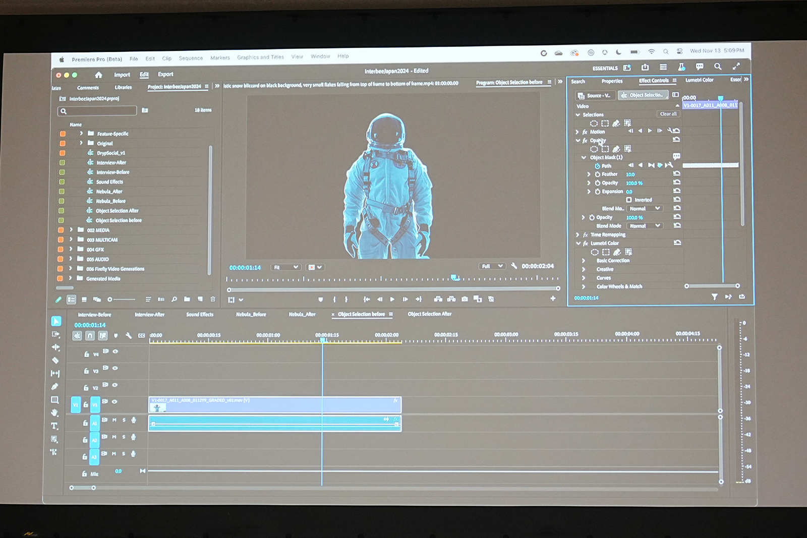 宇宙飛行士を切り出した