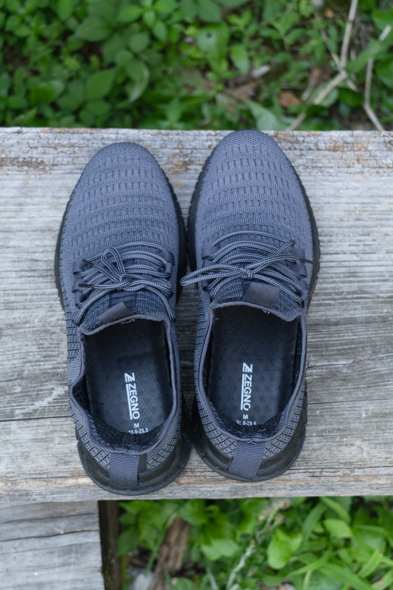 セールになってたメッシュのシューズ。なんと1,800円也