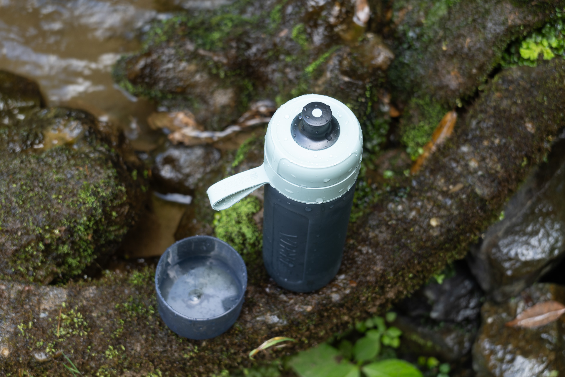 ボトルタイプなので、直接飲むことができるけどフタ兼コップがついていることもGood