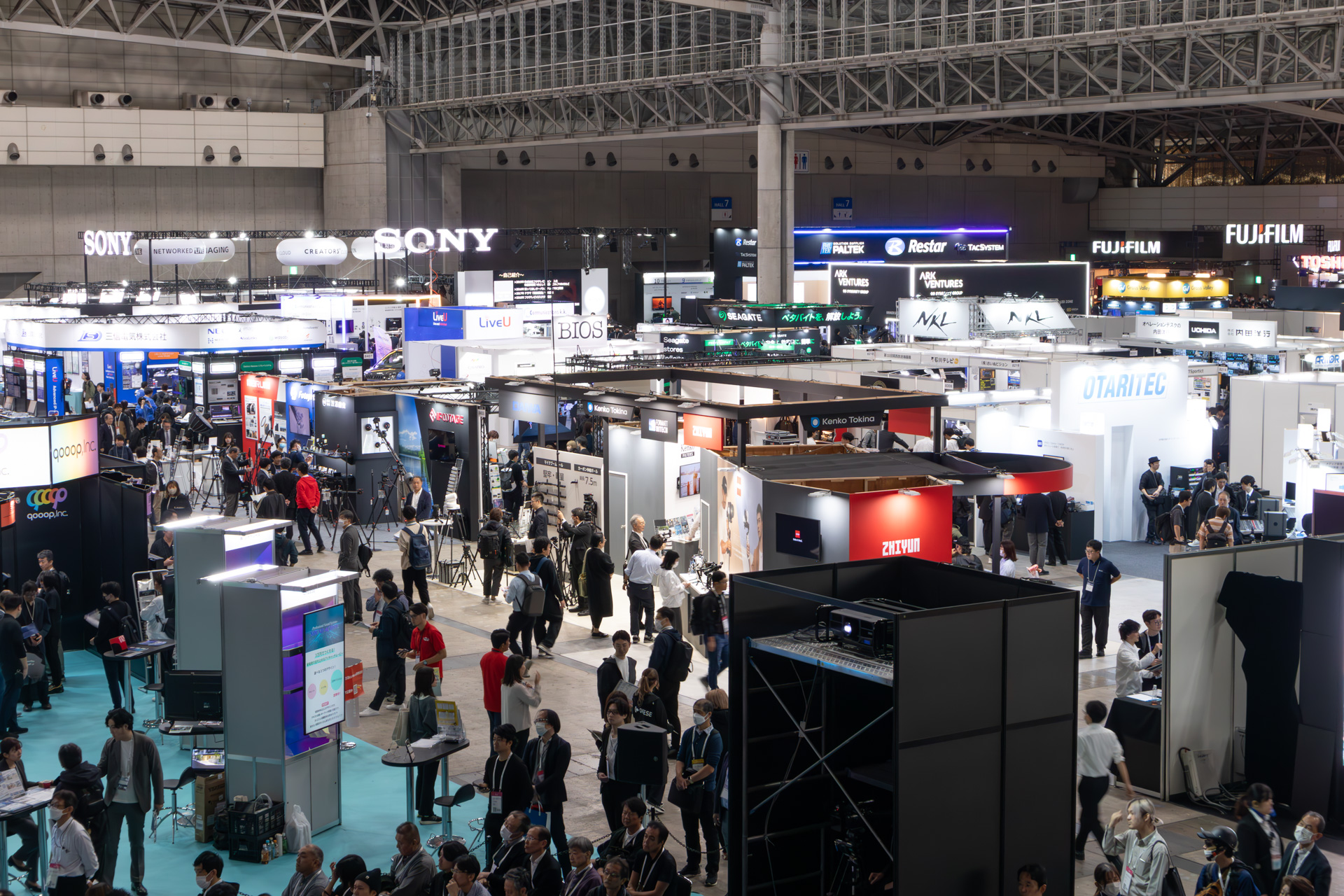 多くの来場者が詰めかけていた