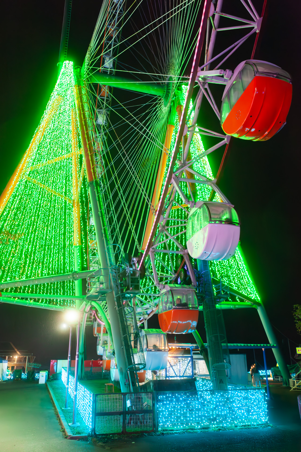 「光のかんらんしゃ」は1周15分で50mまで上昇する