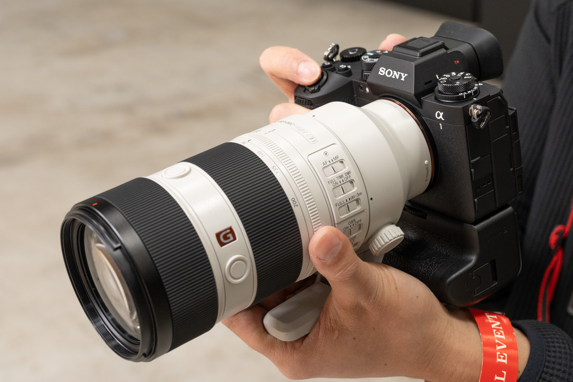 バスケットボールのコーナーでは縦位置グリップ付きで貸し出された