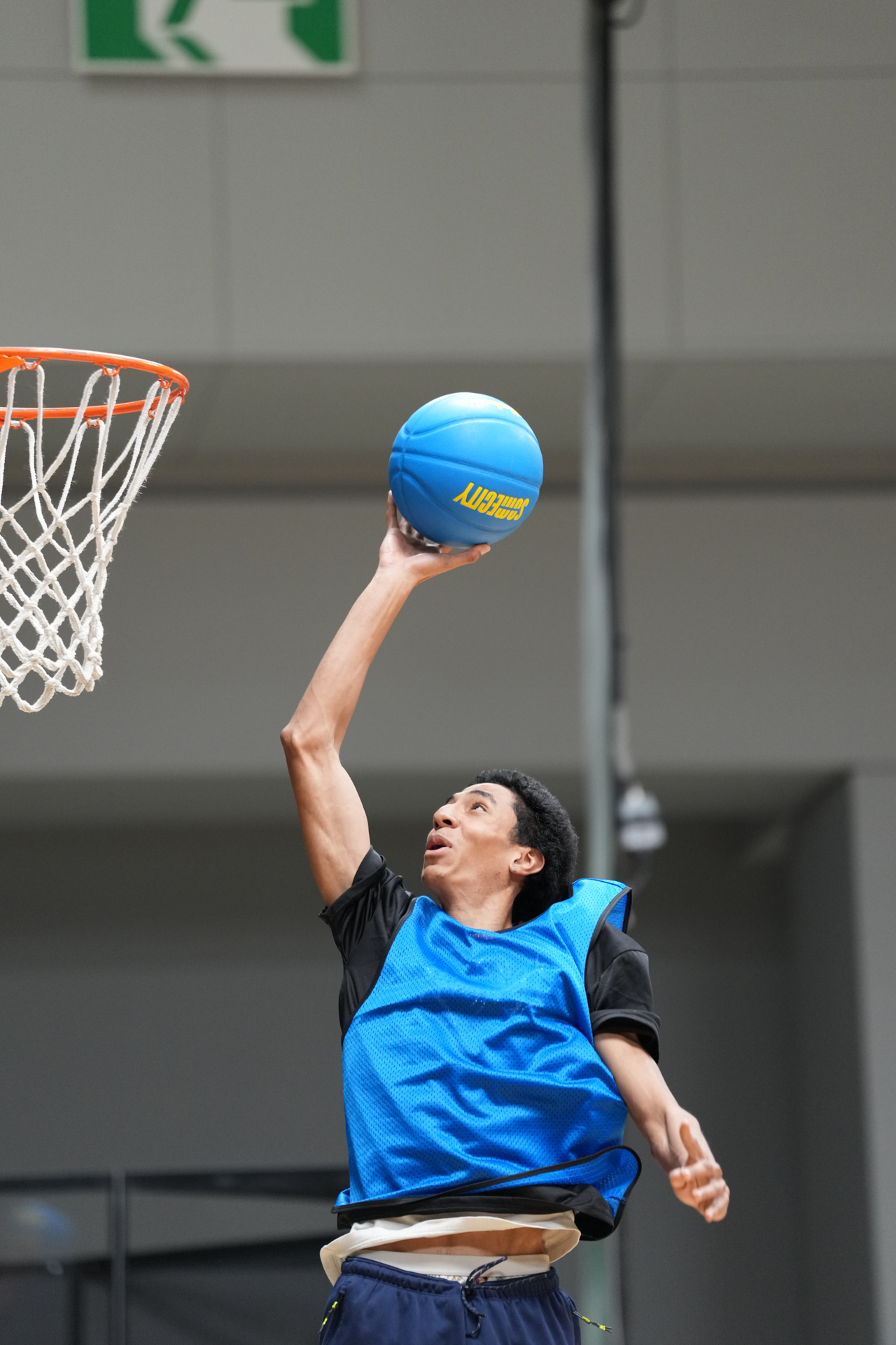 連写した中の1枚。瞳にピントが合っているほか、連写によってちょうど良いタイミングのカットを選ぶことができた<br>α1 II／FE 70-200mm F2.8 GM OSS II／200mm／マニュアル露出（1/1,250秒・F2.8）／ISO 2500