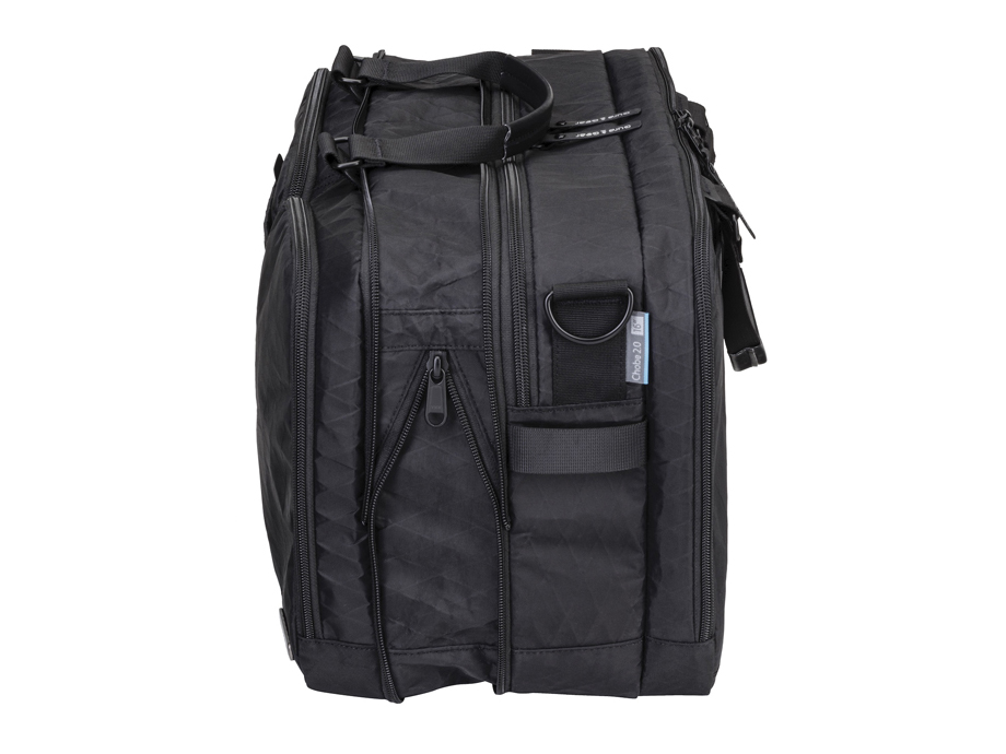 拡張用ファスナーを開くと容量を5L増やせる