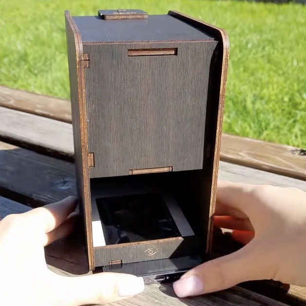 スマートフォンの上に設置