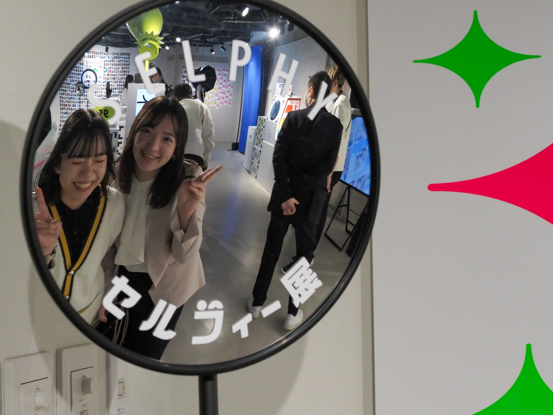 会場の至る所に、自撮りを楽しめる仕掛けがあった