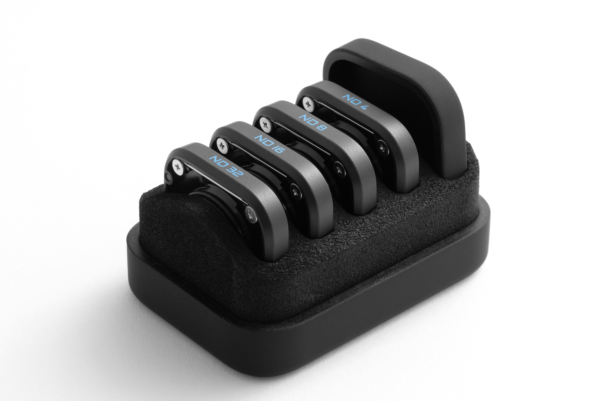 NDフィルターは専用のケースに入っていて、フィルター装着時に使えるレンズキャップも付属