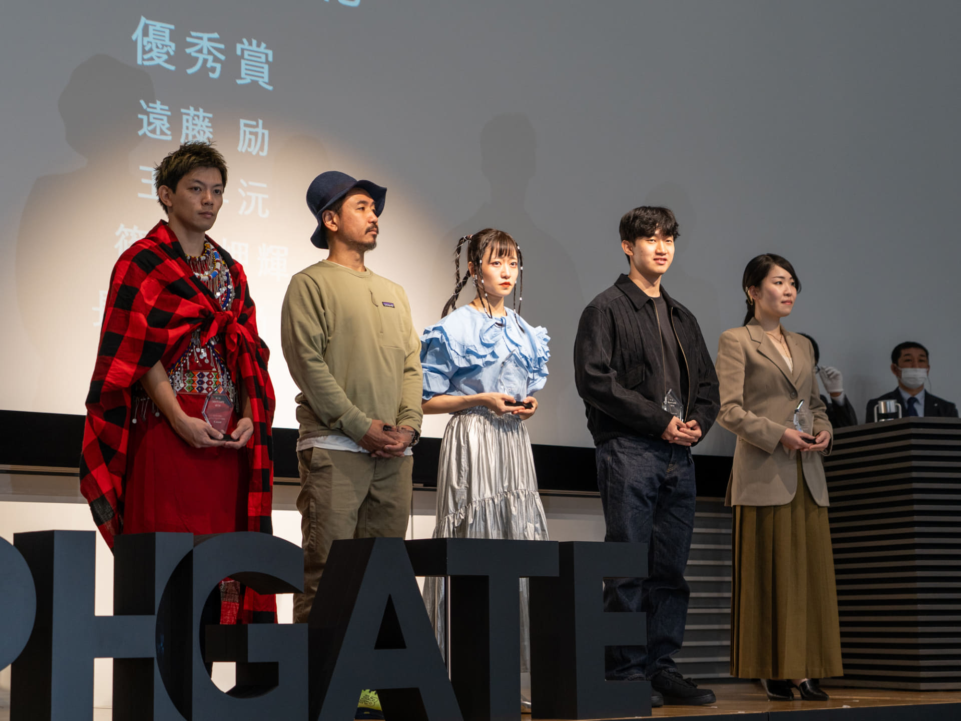 優秀賞受賞者。左から篠田岬輝氏、遠藤励氏、山口えり花氏、玉昇沅氏、長谷川尚子氏