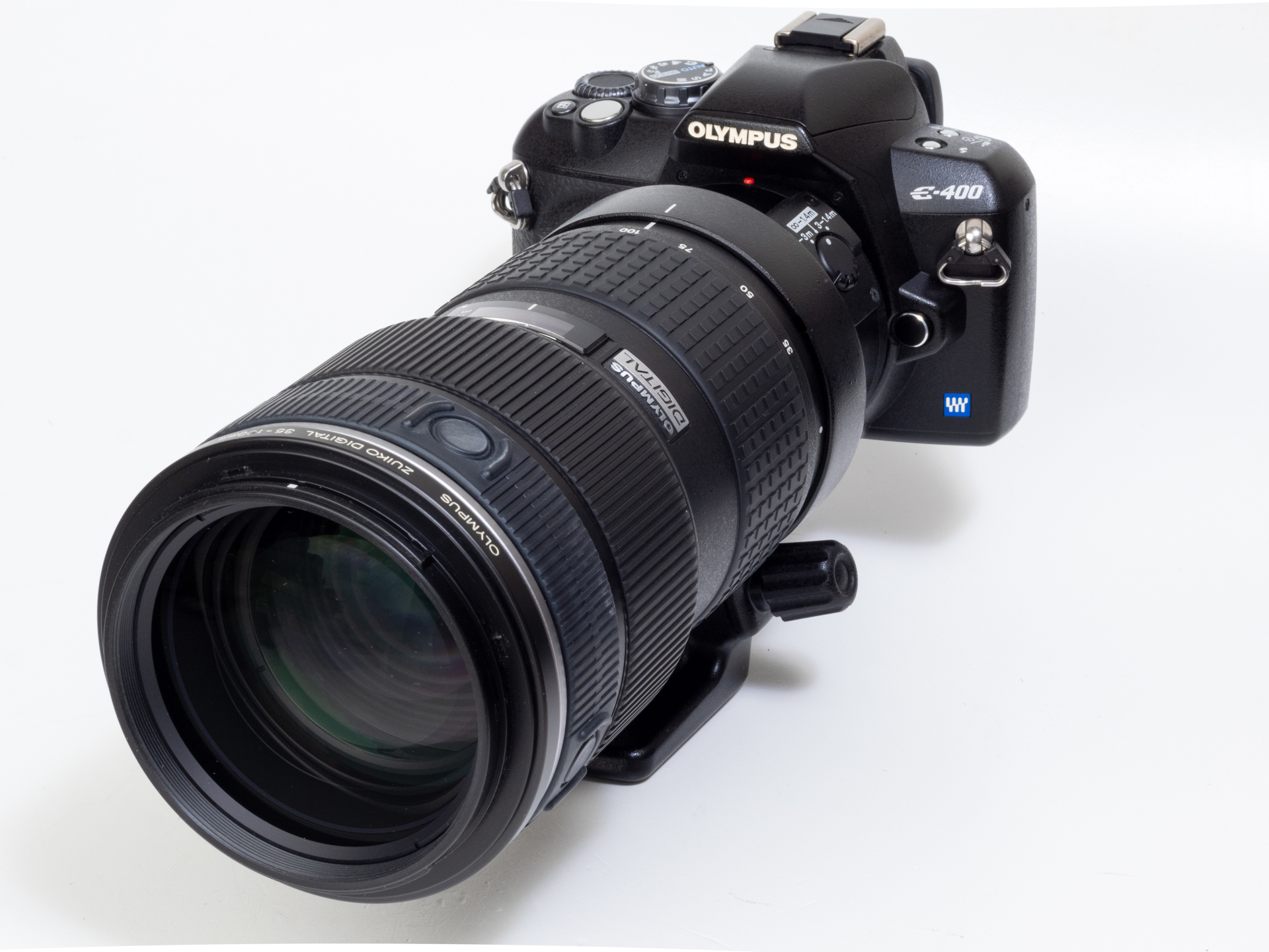 E-400のような一眼レフだとファインダーが明るく、よりありがたみが増しますね。でもE-400との組み合わせだとご覧の通りです。