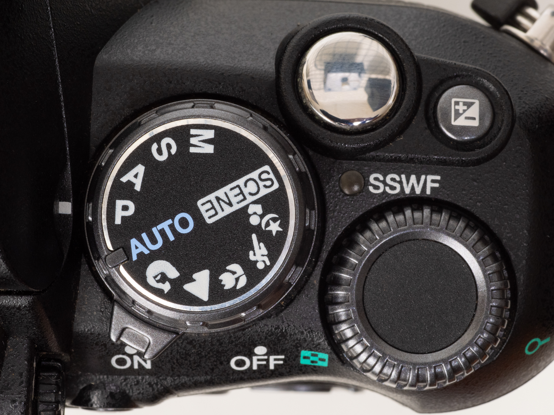 ダイヤル周りは小さくでも操作性よくわかりやすいですね。もう少し色気というか、おもちゃとは一線を画するんだぜという雰囲気が感じられると良いですね。