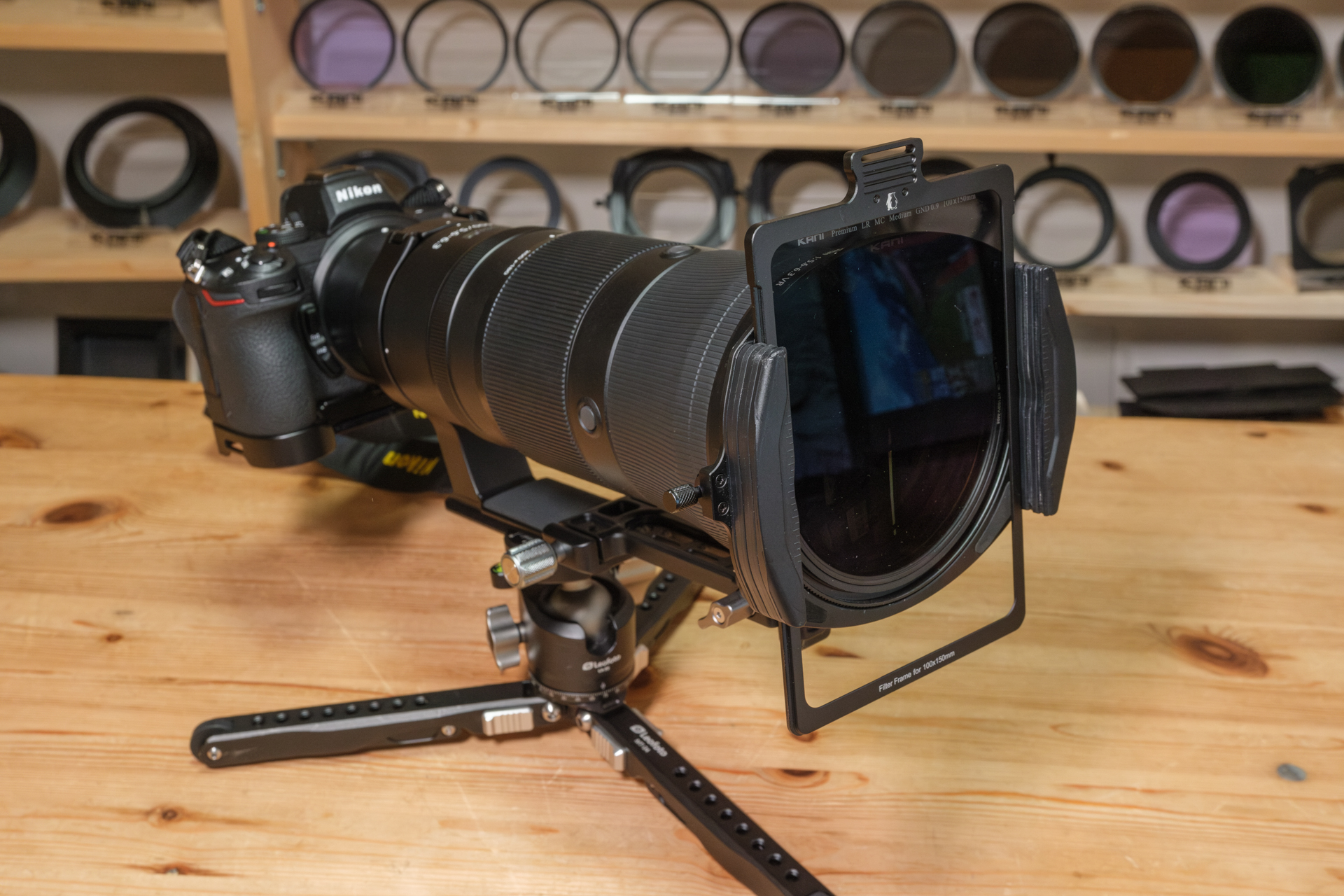 95mm径のHT100 IV用マグネット式丸型フィルターなら、人気のNIKKOR Z 180-600mm f/5.6-6.3 VRでもC-PLフィルターなどが使用できる