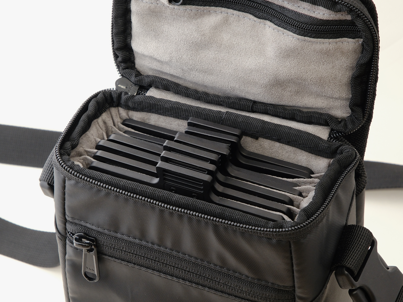 HT100 IV用フィルターを収納できるAC-129F100