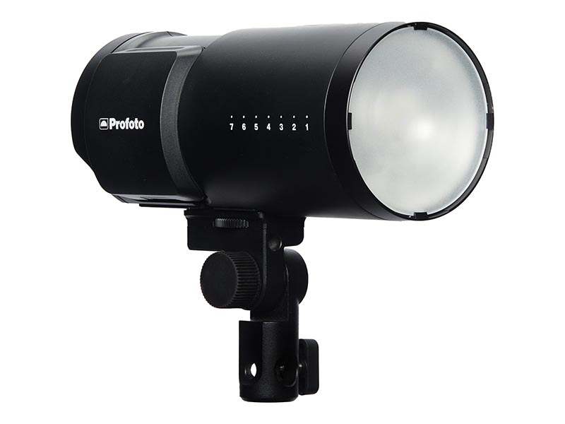 500Wsながら小型ボディを採用するモデル。LED（モデリングランプ）は3,200lm。