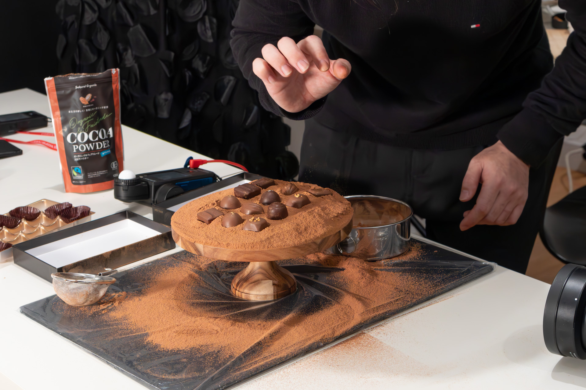 チョコを1度置いてからいくつかを取り去って跡だけにする演出も