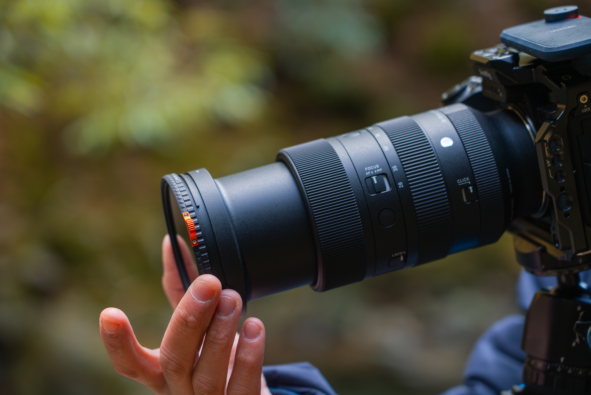 前枠を直接回しての操作もOK。こちらでも的確な操作が可能だった