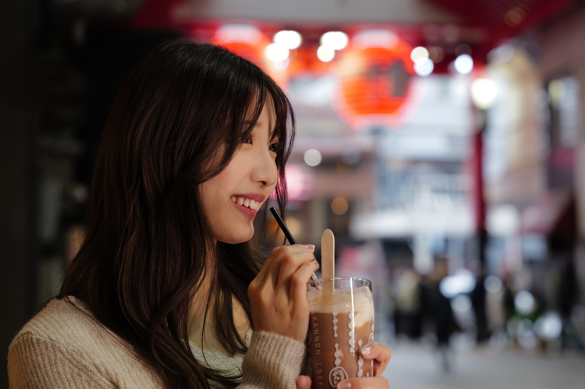 飲み物や食べ歩きできるフードはモデルさんの楽しみや小道具になりつつ雰囲気も出る