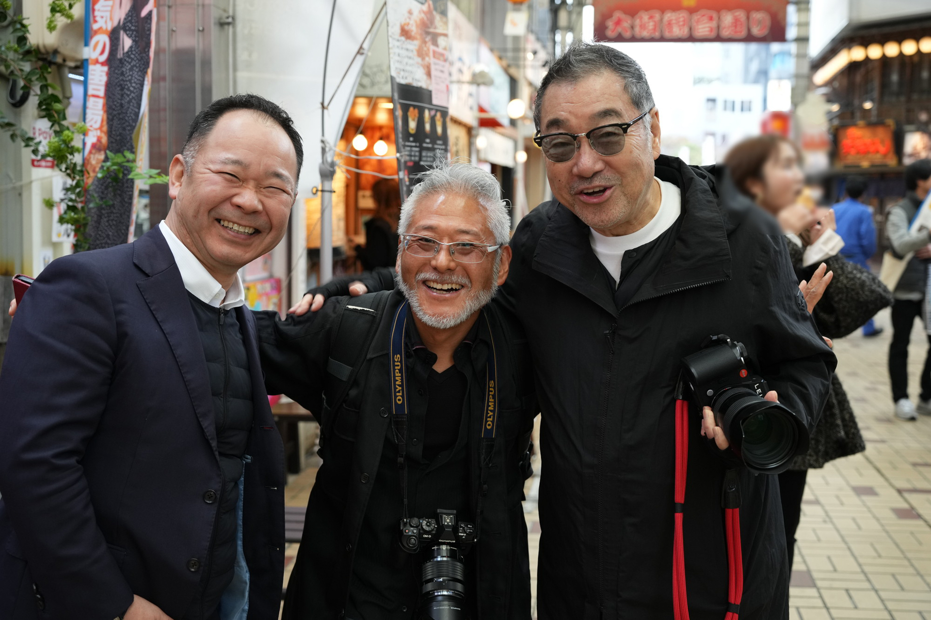 左から石原社長、土屋敏朗カメラマン、私
