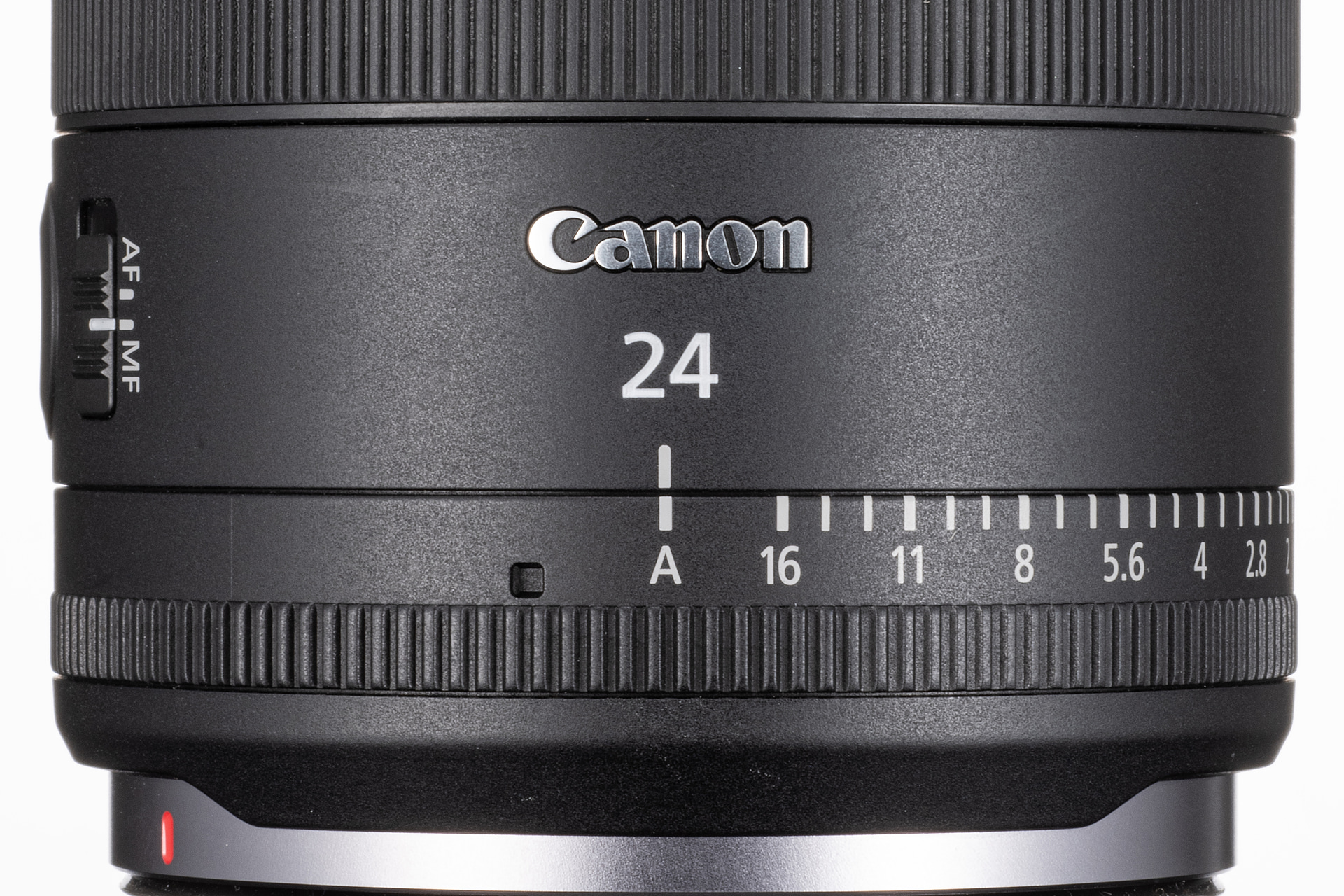 アイリスリングはクリック感のない仕様になっていて、動画撮影用途がメイン。EOS R1やEOS R5 Mark IIに装着した場合は、静止画撮影時も絞りリングを使用できる