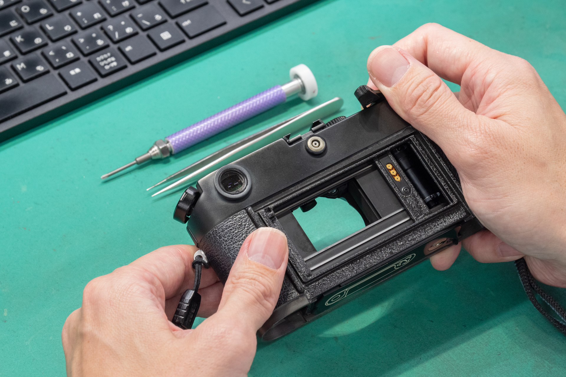 日本のカスタマーケアではフィルムライカの純正オーバーホールが可能。ほとんどの国ではドイツ本社に送る必要がある