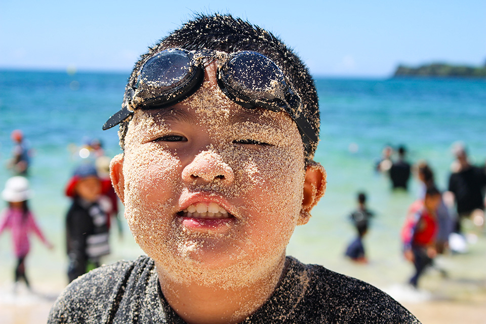 U-18部門（単写真）金賞『砂男子（すなだんご）』中山鈴花さん（沖縄）