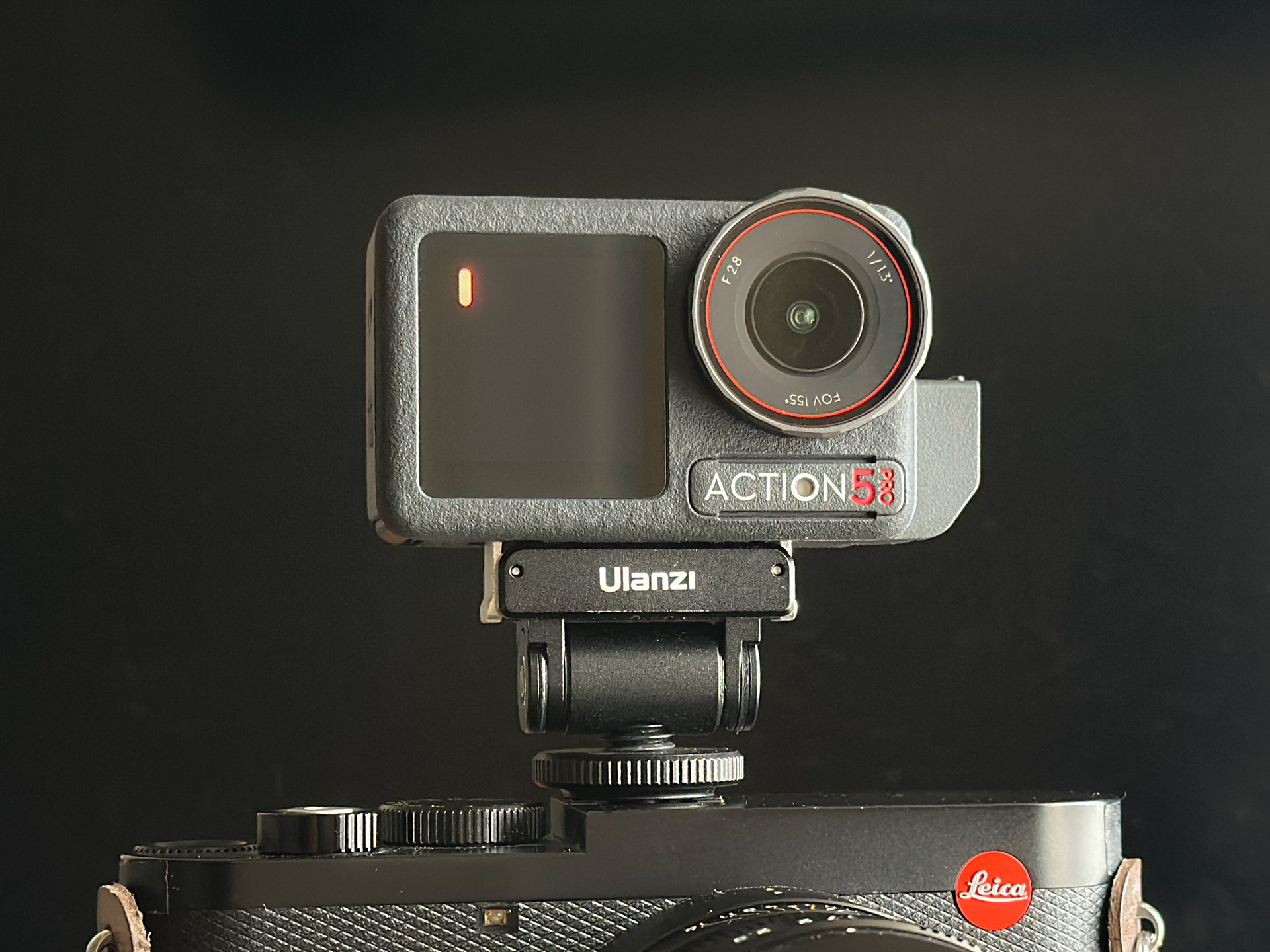 DJI Osmo Action 5 Pro。ライカQ3にUlanzi CA22を介して取り付け
